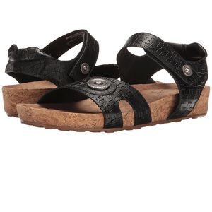 NWOT Walking Cradles 7.5 Sandal Pickens Wedge